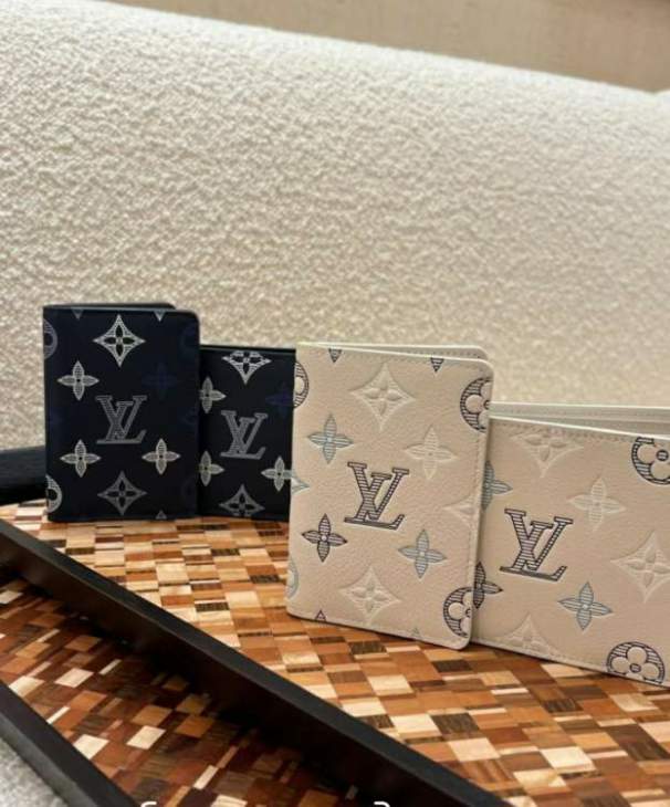 Picture of Louis Vuitton Wallets _SKUfw237317578fw